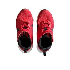 Nike Revolution 6 in University Red/Black Size 11C